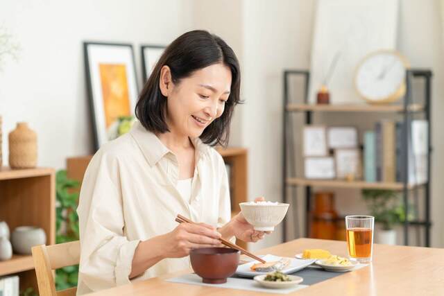 たるみなどのサインに対するフェイシャルケアのアプローチ